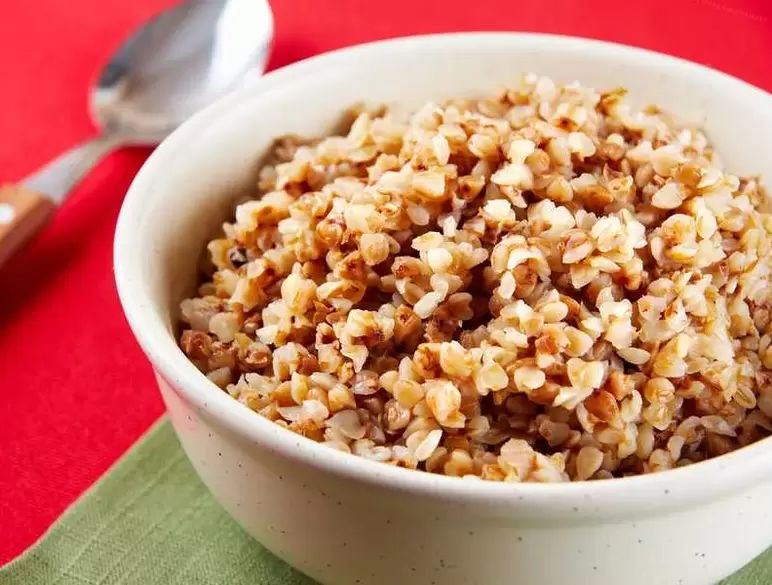 Gekochter Buchweizen ist die einfachste und gebräuchlichste Möglichkeit, Müsli zuzubereiten. 